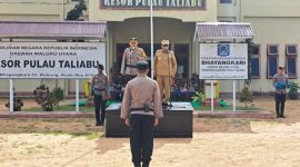 Kapolres Pulau Taliabu AKBP Totok Handoyo Pimpin Apel Pasukan Operasi Mantap Praja. (Rakyatmu)
