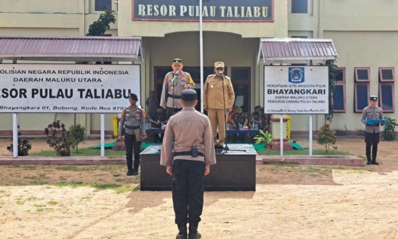 Kapolres Pulau Taliabu AKBP Totok Handoyo Pimpin Apel Pasukan Operasi Mantap Praja. (Rakyatmu)