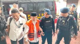 Mantan Gubernur Maluku Utara  Abdul Gani Kasuba di Pengadilan Tindak Pidana Korupsi Pengadilan Negeri Ternate. (Rakyatmu)