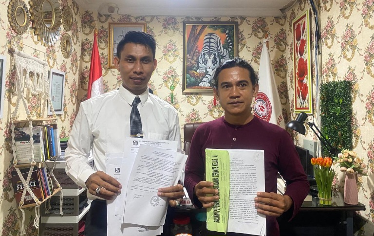Mirjan Marsaoly (Kanan), Penasehat Hukum Tommy Budi Setiawan Ardi. (Rakyatmu)