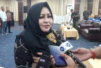 Ketua Bawaslu Maluku Utara, Masita Nawawi Gani Saat Diwawancarai Usai Launching Indeks Kerawanan Pilkada 2024. (Rakyatmu)