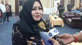 Ketua Bawaslu Maluku Utara, Masita Nawawi Gani Saat Diwawancarai Usai Launching Indeks Kerawanan Pilkada 2024. (Rakyatmu)