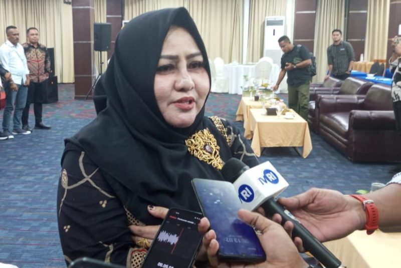 Ketua Bawaslu Maluku Utara, Masita Nawawi Gani Saat Diwawancarai Usai Launching Indeks Kerawanan Pilkada 2024. (Rakyatmu)