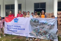 PSMTI Maluku Utara Memberikan Bantuan Sembako kepada Korban Bencana Banjir Bandang di Kelurahan Rua, Kota Ternate. (Rakyatmu)