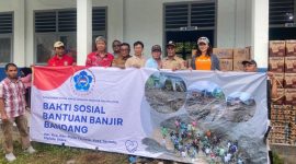 PSMTI Maluku Utara Memberikan Bantuan Sembako kepada Korban Bencana Banjir Bandang di Kelurahan Rua, Kota Ternate. (Rakyatmu)