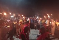 Ribuan Pendukung Sambut Kedatangan Pasangan Calon Citra-Utu di Pelabuhan Bobong. (Rakyatmu)