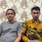 Tommy Budi Setiawan Ardi Didampingi Kuasa Hukumnya Mirjan Marsaoly (Kameja Batik). (Rakyatmu)