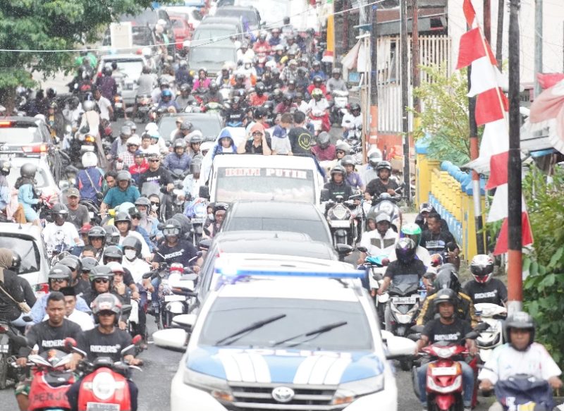 Ribuan Pendukung Antar AMANAH Daftar di KPU Kota Ternate. (Ko Edo)