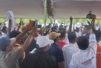 Pasangan calon Bupati dan Wakil Bupati Halmahera Tengah Elang-Rahim diantar Ribuan Pendukung dan Pengurus di 10 Parpol Daftar ke KPU. (Rakyatmu)