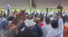 Pasangan calon Bupati dan Wakil Bupati Halmahera Tengah Elang-Rahim diantar Ribuan Pendukung dan Pengurus di 10 Parpol Daftar ke KPU. (Rakyatmu)