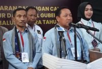 Pasangan Calon Gubernur dan Wakil Gubernur Maluku Utara Aliong Mus dan Sahril Tahir Gelar Konferensi Pers Usai Daftar di KPU. (Rakyatmu)