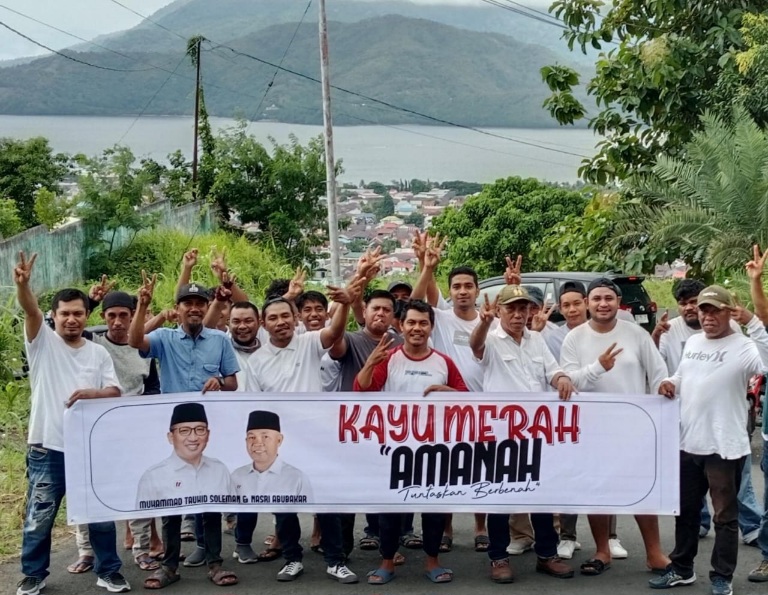 Warga Kelurahan Kayu Merah Nyatakan Sikap Menangkan Paslon AMANAH di Pemilihan Wali Kota Ternate. (Rakyatmu)