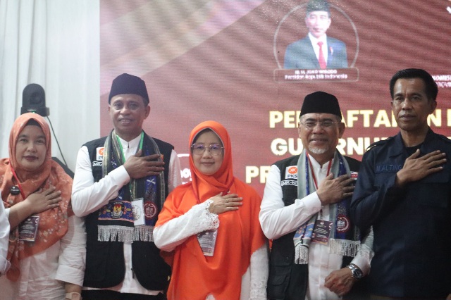 Bakal Calon Gubernur dan Wakil Gubernur Maluku Utara Muhammad Kasuba dan Basri Salama Mendaftar di KPU. (Rakyatmu)