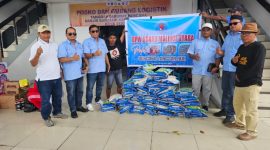 DPW DPW Ndaru Maluku Utara Salurkan Bantuan Korban Banjir Bandang Kelurahan Rua di Kantor Wali Kota Ternate. (Rakyatmu)