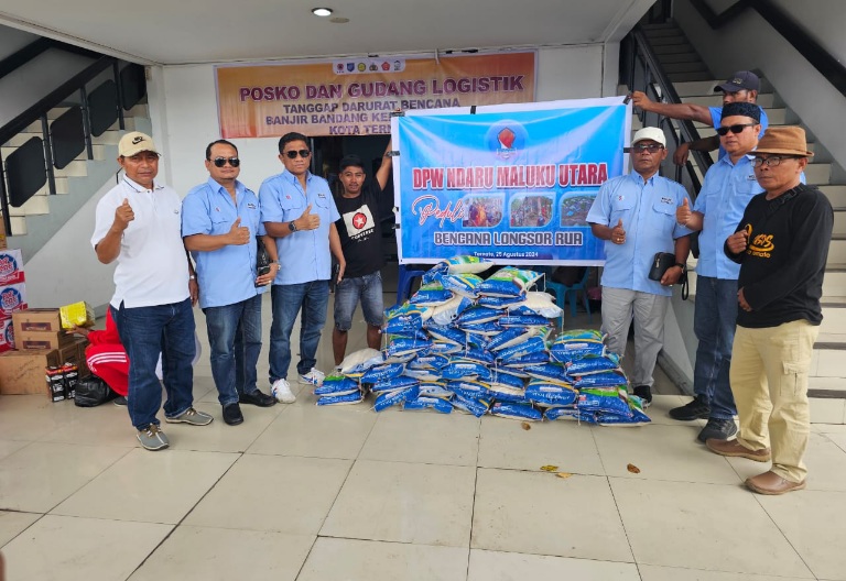 DPW DPW Ndaru Maluku Utara Salurkan Bantuan Korban Banjir Bandang Kelurahan Rua di Kantor Wali Kota Ternate. (Rakyatmu)