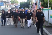 Wali Kota Ternate M. Tauhid Soleman Bersama Pengurus IK-SMT Gelar Jalan Sehat. (Ongky/Rakyatmu)