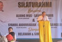 Bakal Calon Gubernur Maluku Utara Aliong Mus saat Memberikan Sambutan di Acara Silaturahmi dengan Relawan dan Simpatisan di D’Mozaik Cafe, Kota Ternate. (Rakyatmu)