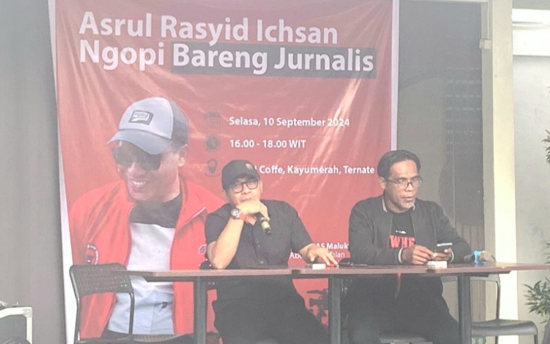 Asrul Rasyid Ichsan Membangun Diskusi Bertajuk Ngopi Bareng Jurnalis di Rotasi Caffe. (Rakyatmu)