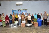 Wali Kota Ternate Salurkan Bantuan kepada Pelaku UMKM di Lima Kelurahan. (Humas for Rakyatmu)