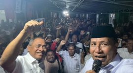 Bakal Calon Bupati dan Wakil Bupati Halmahera Tengah Elang-Rahim Bersama Tim Pemenangan Weda Timur dan Masyarakat. (Istimewa/Rakyatmu)