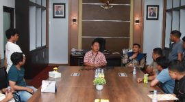 Ketua KORPRI Rizal Marsaoly dan Kepala BPKSDM Kota Ternate Samin Marsaoly Gelar Konferensi Pers Menyambut HUT KORPRI. (Ongky/Rakyatmu)
