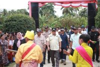 Wali Kota Ternate M. Tauhid Soleman Berkunjung di Kecamatan Batang Dua. (Bucek/Rakyatmu)