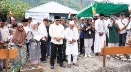 Proses Peletakan Batu Pertama Musala Raudhatul Jannah di Kelurahan Tafamutu. (Dok. Humas for Rakyatmu)