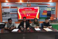 Anggota KPU Halmahera Utara Konferensi Pers Terkait Penetapan Empat Pasangan Calon di Pilkada 2024. (Rakyatmu)