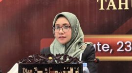 Divisi Sosialisasi Pendidikan Pemilih, Partisipasi Masyarakat dan SDM KPU Kota Ternate, Dian Fatma Kader. (Rakyatmu)