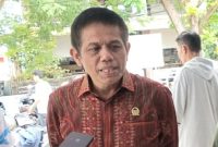 Anggota Ombudsman Republik Indonesia, Jemsly Hutabarat saat Diwawancarai di Ternate. (Rakyatmu)