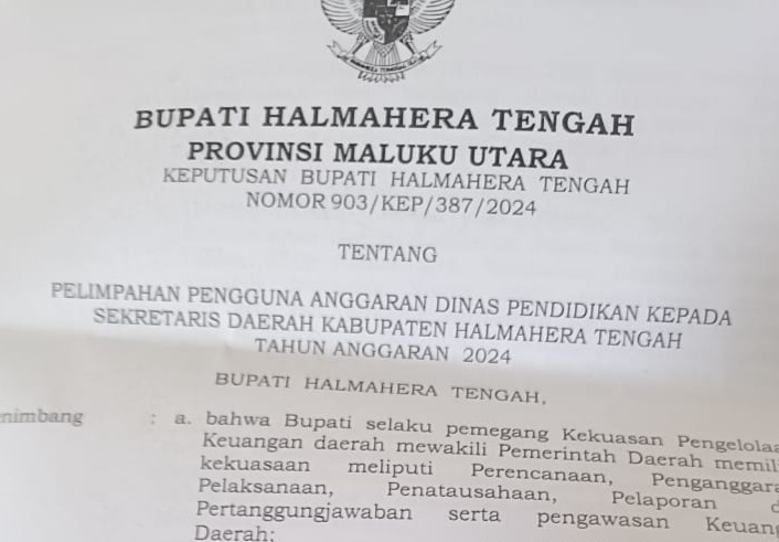Surat Keputusan Tentang Pelimpahan Kewenangan dari Dinas Pendidikan kepada Sekretaris Daerah Halmahera Tengah. (Netizen/Rakyatmu)