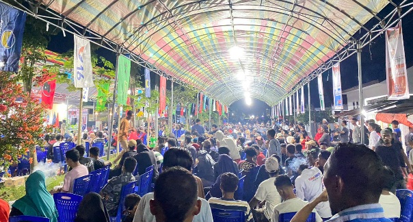 Ribuan Warga Weda, Maluku Utara Menghadiri Kampanye Paslon Nomor 2 Edi Langkara dan Abdurahim Odeyani. (Rakyatmu)