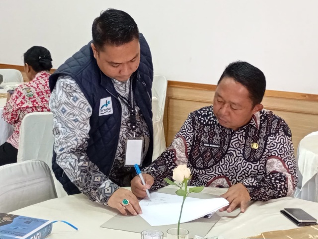 Sekretaris Daerah Kota Ternate Rizal Marsaoly dan Reformer Mochtar Hasim di Badan Diklat Daerah Istimewa Yogyakarta. (Dok. Pribadi/Rakyatmu)