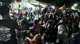 Warga Desa Sawai Itepo (Kobe Peplis) Sambut Kedatangan Calon Bupati dan Wakil Bupati Halmahera Tengah, Maluku Utara nomor urut 2, Edi Langkara dan Abd. Rahim Odeyani. (Rakyatmu)