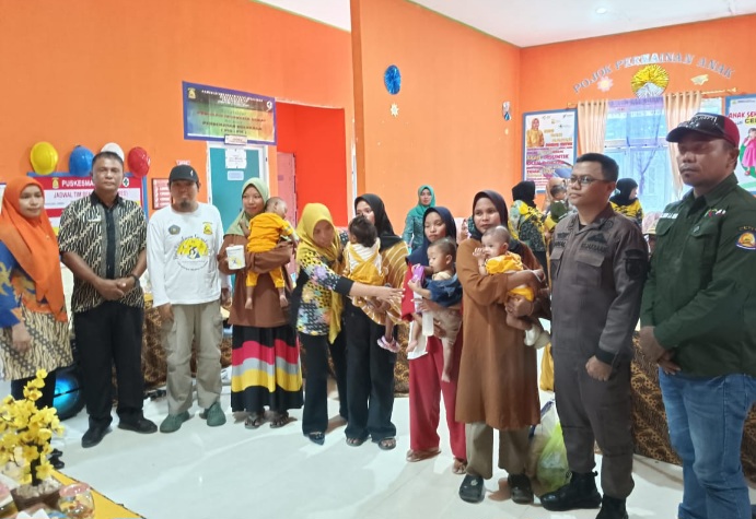 Penyaluran Parcel Sehat Stunting di Kecamatan Taliabu Barat Laut. (Rakyatmu)