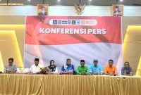Partai Koalisi Benny-Sarbin Gelar Konferensi Pers di Royal’s Resto Terkait Pengganti Mendiang Benny Laos Sebagai Cagub Maluku Utara. (Rakyatmu)