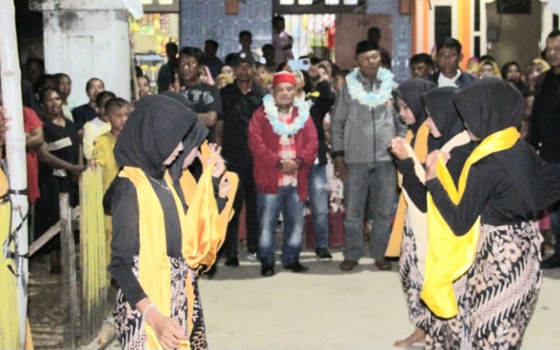 Paslon Nomor Urut 2, Citra Puspasari Mus dan La Utu Ahmadi Melaksanakan Kampanye di Desa Limbo dan Desa Lohokbuba. (Rakyatmu)