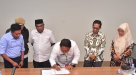 Sekda Kota Ternate Rizal Marsaoly Melakukan Penandatanganan Pengusulan Penetapan Warisan Geologi. (Istimewa/Rakyatmu)
