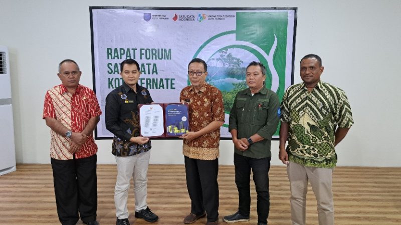 Kepala Bappelitbangda Kota Ternate Taufik Jauhar Terima Hasil Evaluasi Penyelenggaraan Statistik Sektoral Tahun 2024. (Rakyatmu)