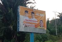 Baliho Paslon Muhammad Kasuba dan Basri Salama di Depan Bandara Emalamo Sanana, Kabupaten Kepulauan. (Rakyatmu)