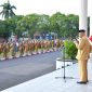 Wali Kota Tidore Kepulauan Capt Ali Ibrahim saat Memimpin Apel Gabungan di Halaman Kantor Wali Kota Tidore Kepulauan. (Istimewa/Rakyatmu)