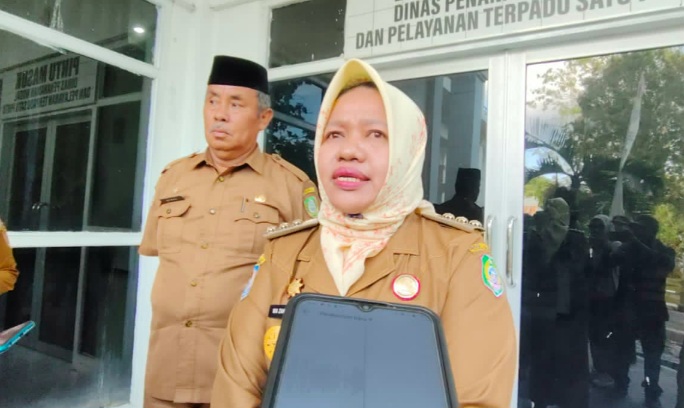 Pjs Bupati Kepulauan Sula, Wa Zaharia. (Rakyatmu)