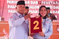 Citra Puspasari Mus dan La Utu Ahmadi saat pencabutan nomor urut. (Istimewa)