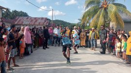 CPM-UTUH saat disambut dengan Tarian Cakalele. (Istimewa)