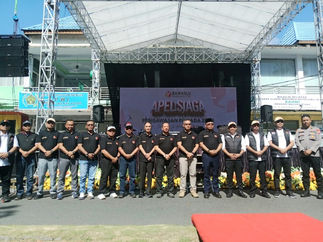 Bawaslu Maluku Utara Gelar Apel Siaga Pengawasan Pilkada Serentak Tahun 2024 di Taman Nukila Kelurahan Gamalama, Kota Ternate. (Rakyatmu)