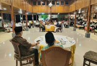 Anggota DPD RI Hidayatullah Sjah mendengar aspirasi dari lembaga adat Kesultanan Ternate. (Istimewa)