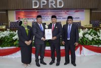 Foto Tiga Pimpinan DPRD Usai Paripurna  Pengucapan Sumpah dan Janji. (Istimewa)