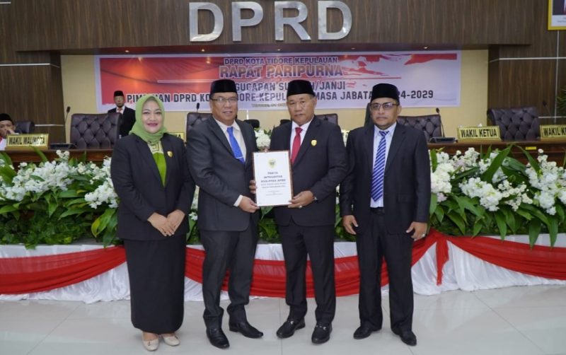Foto Tiga Pimpinan DPRD Usai Paripurna  Pengucapan Sumpah dan Janji. (Istimewa)