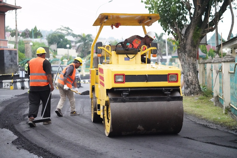 Pekerjaan Ruas Jalan di Depan Masjid Kesultanan Ternate dan Sekitarnya. (Istimewa)