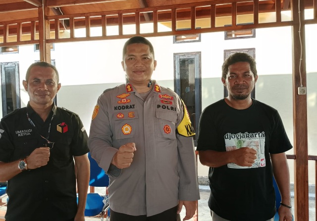 Kapolres Kepulauan Sula AKBP Kodrat Muh Hartanto bersama Ketua KPU dan Ketua Bawaslu Kepulauan Sula. (Rakyatmu)